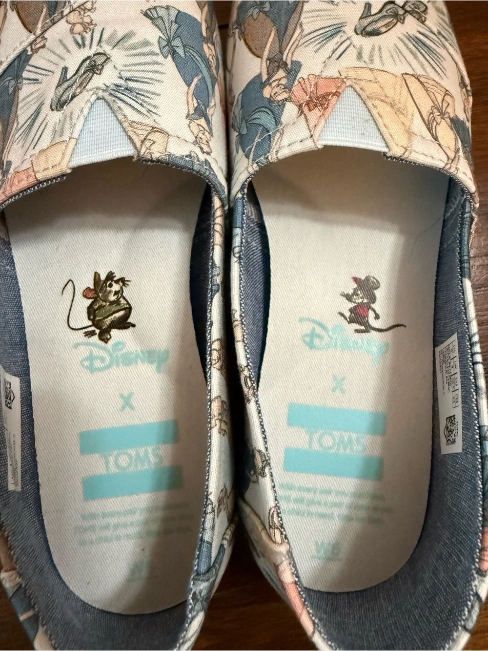 RARE! NEW TOMS Disney Classic Canvas Slip On Womens Blue Cinderella US Size 6